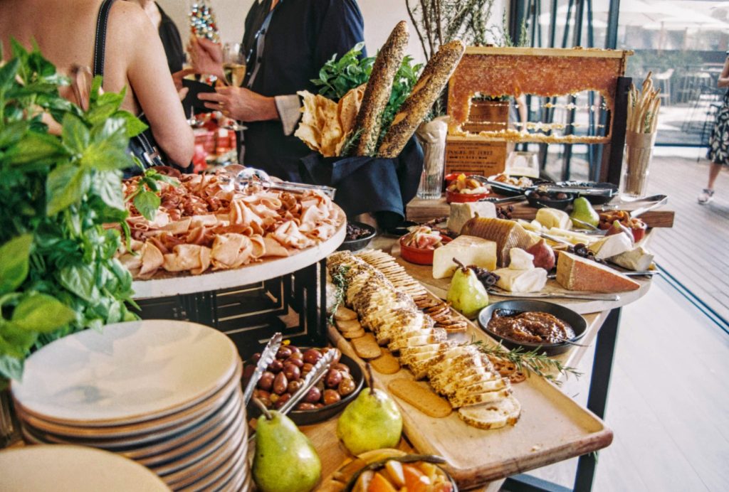 Professionele borrelhapjes en catering voor bedrijfsfeesten in Amsterdam door The Eet-team