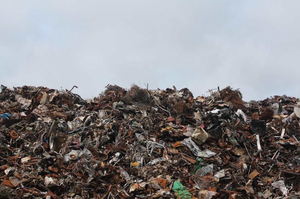 Moderne vuilstortplaats Hoofddorp met geavanceerde afvalbeheer- en recyclingtechnologieën voor duurzaamheid