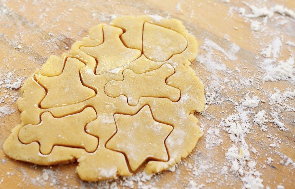 Biscuit mix met ingrediënten voor het bakken van een luchtige taart